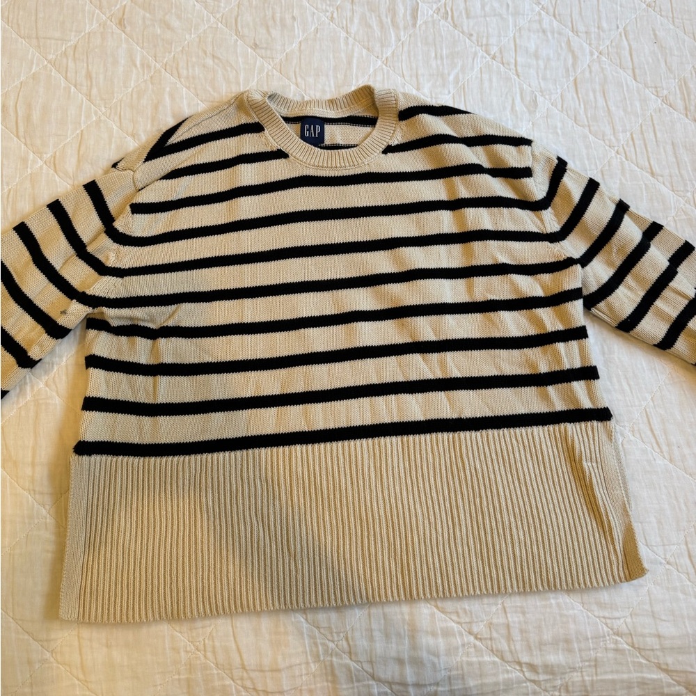 GAP Black and Cream Knit Sweater